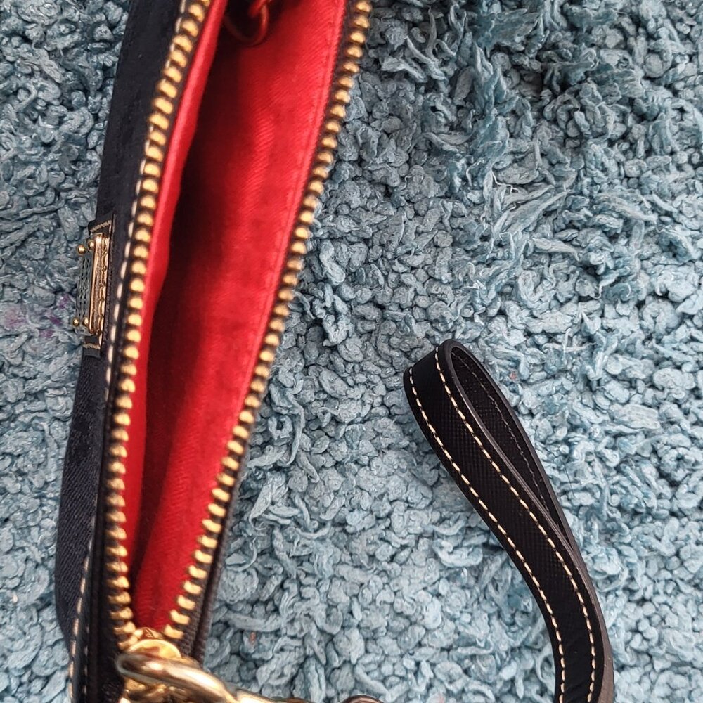 Dooney & Bourkey Wristlet - Picture 4 of 9